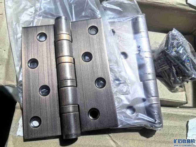 不銹鋼合頁與金屬可調柜子腳 現(xiàn)代家具五金中的耐用與靈活性